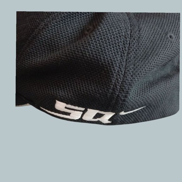 Nike Black Flexfit Golf Hat With White Swoosh Logo & Embroidered Details - Picture 12 of 12